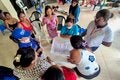 personas en actividad comunitaria