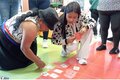 Personas de comunidad indígena participan de taller comunitario"