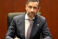 Nuevo representante de OPS Perú firmando transferencia