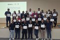 Grupo de personas que obtuvieron su diploma por concluir el curso de Atención Básica de Emergencias BEC