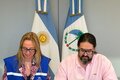 Foto de firma del acuerdo