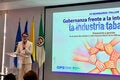 persona presentando 