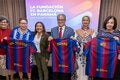 Fotografía grupal de autoridades participantes en la presentación de los proyectos de la Fundación FC Barcelona en Panamá