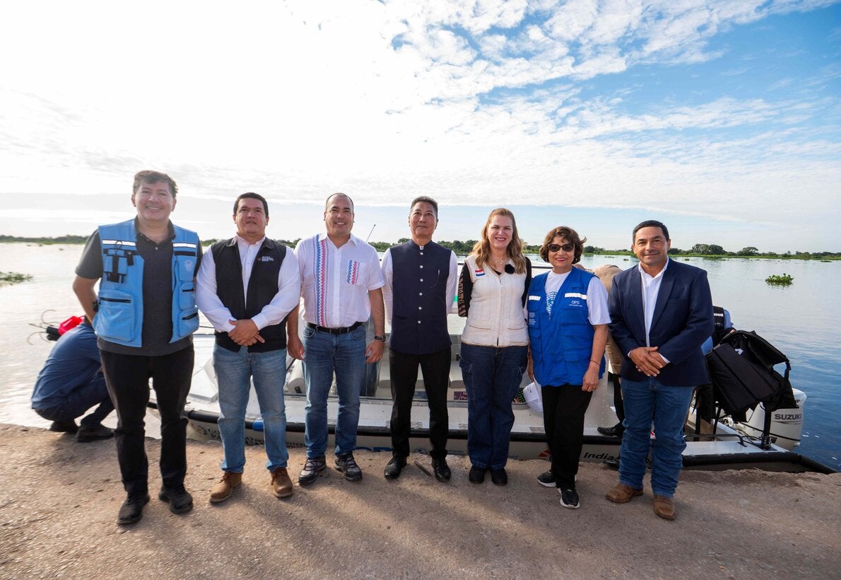 "lancha médicamente equipada que fue entregada oficialmente en el puerto de Fuerte Olimpo""