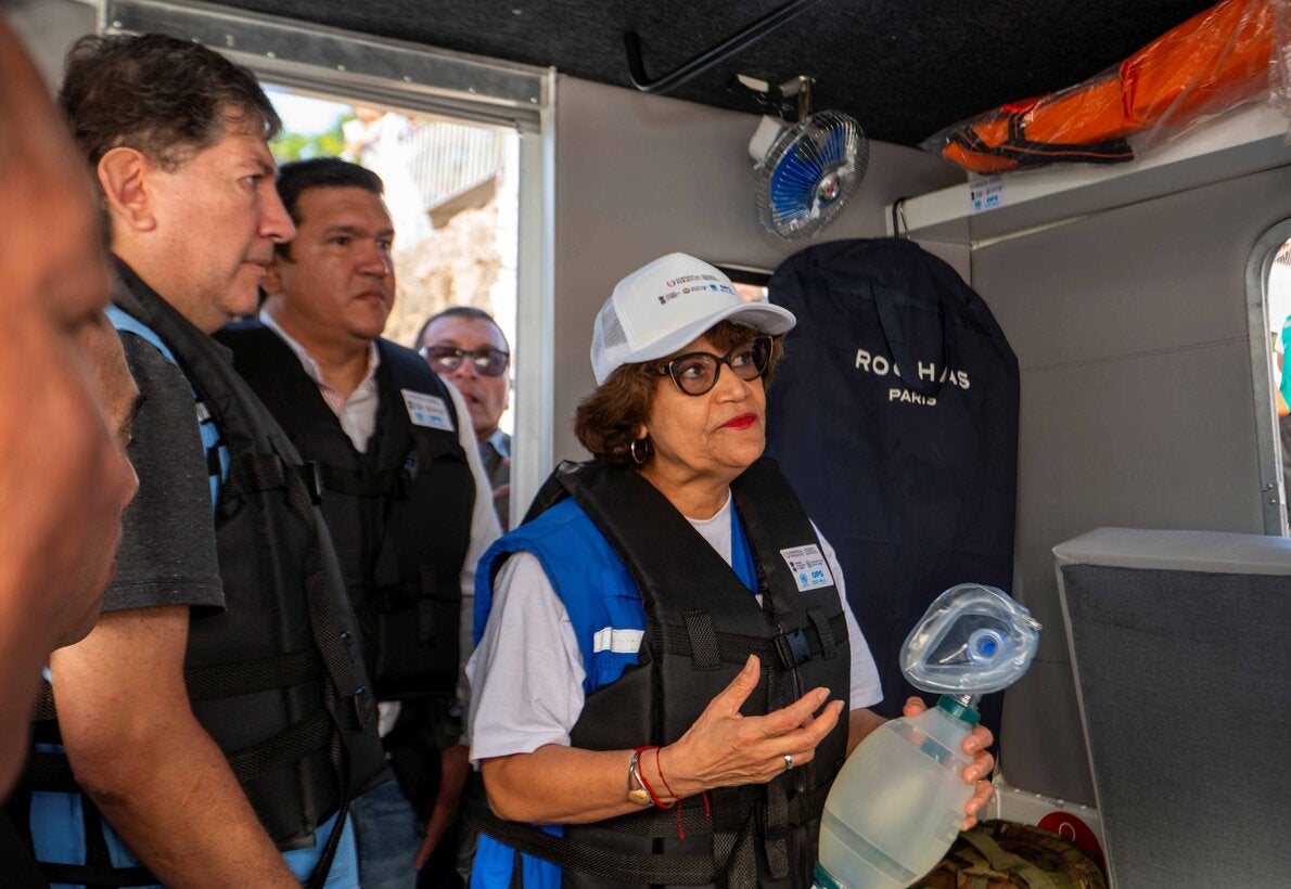 "lancha médicamente equipada que fue entregada oficialmente en el puerto de Fuerte Olimpo""