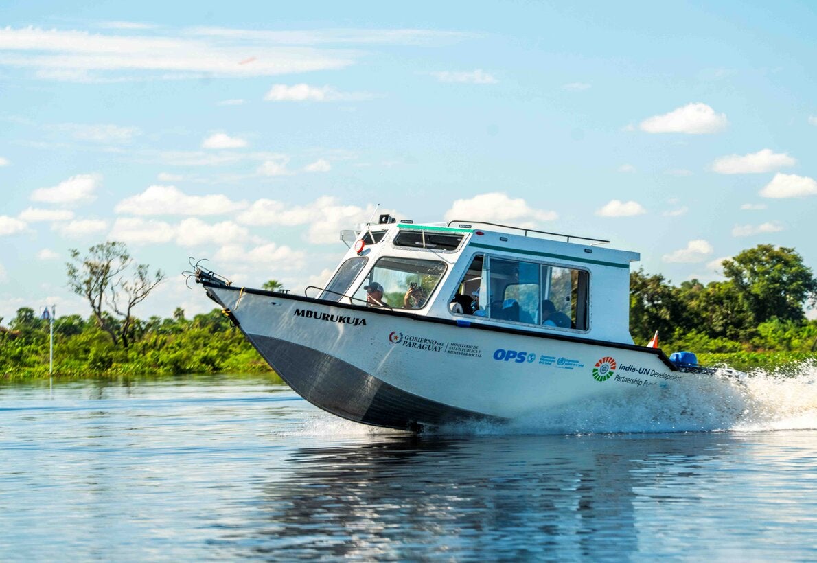 "lancha médicamente equipada que fue entregada oficialmente en el puerto de Fuerte Olimpo""
