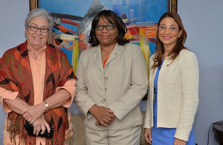 Directora OPS/OMS con Ministra de Salud analizan temas de salud prioritarios para República Dominicana