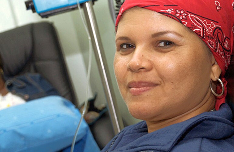 Paciente recibiendo tratamiento contra el cáncer