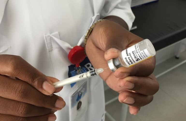 Vacunación contra la fiebre amarilla