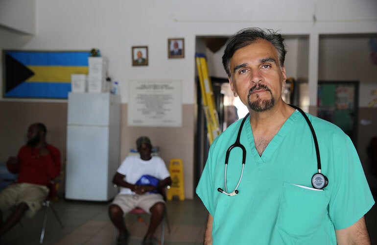 Dr. Kaleem Malik - Médico