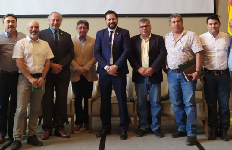 Participantes del conversatorio en Bolivia