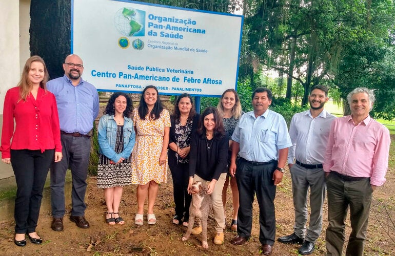 En la foto (esquierda para derecha): Larissa Zanete, Marco Vigilato, Natalia Casas (Argentina), Noelia Morel (Uruguay), Martha Torales (Paraguay), Monica Martini, Carla Barrientos (Chile), José Bustamante (Perú), Francisco Edilson Lima (Brasil) y Paulo Duarte.