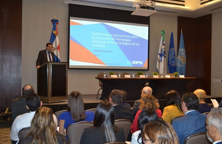 Experto de OPS/OMS imparte conferencia sobre la Evaluación de Tecnologías Sanitarias (ETS) 