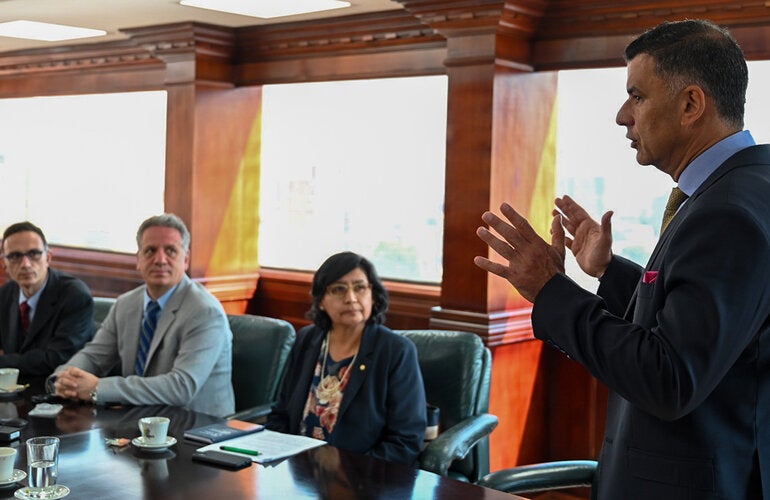 OMS certifica en Buenas Prácticas a Laboratorio de Control de Calidad Farmacéutica del Invima