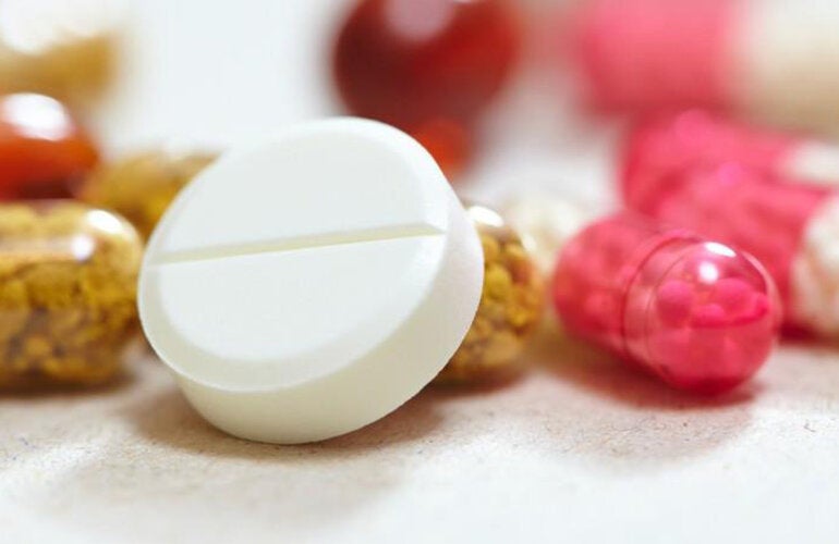 medicines-tablets-capsules-close-zoom.
