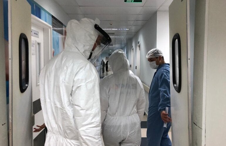 Já foram realizadas missões em Minas Gerais, Maranhão, Paraná e Amazonas. Os eixos de análise são: vigilância em saúde, assistência, laboratório e comunicação de risco. O grupo de profissionais tem levado experiências pessoais de onde atuam e aprendido com os locais visitados