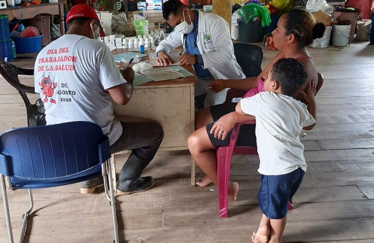 OPS realiza entrega de equipos y suministros al MINSA