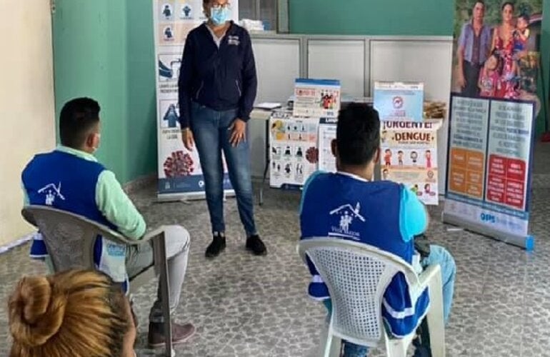 voluntarios se capacitan sobre dengue y otros temas