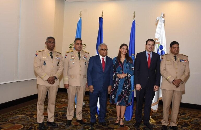 Autoridades durante inauguración de la actividad