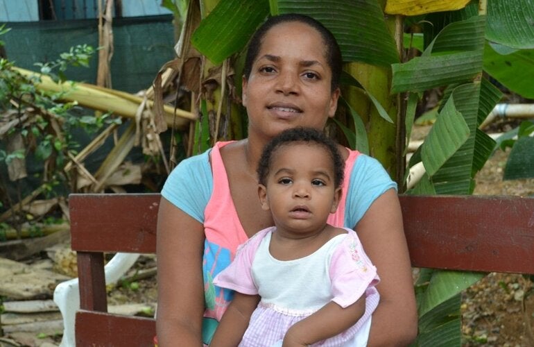 Madre e hija residentes de Los Alcarrizos