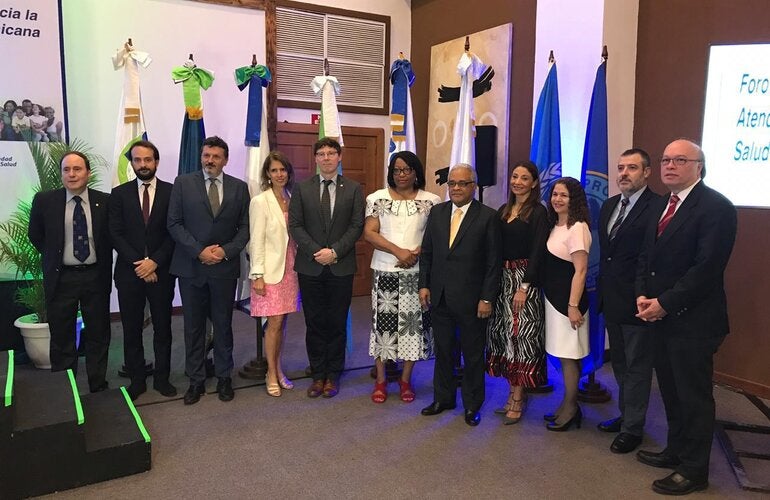 Autoridades durante la apertura del Foro