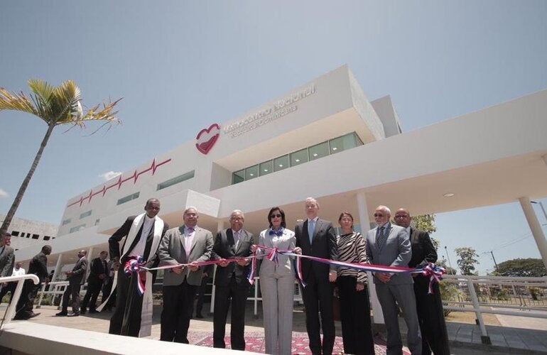 Autoridades durante la apertura