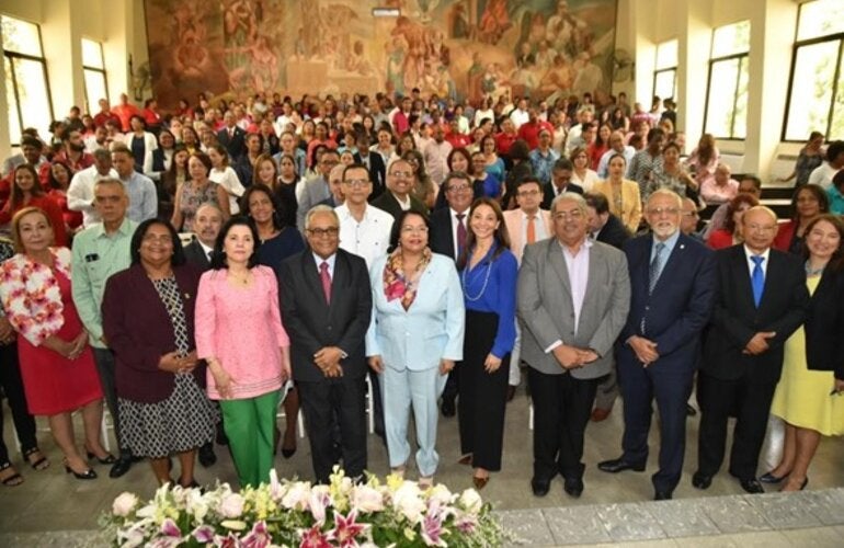 Autoridades durante la actividad