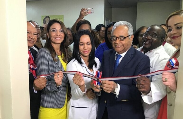 Autoridades durante la apertura