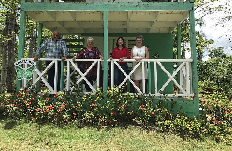 Durante la visita en el municipio de Salcedo