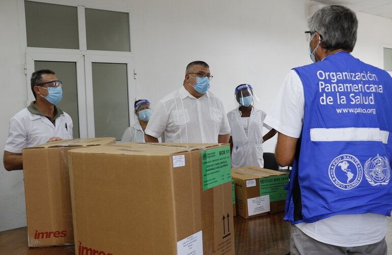 Entrega kit de emergencia en Hospital "General Calixto García"