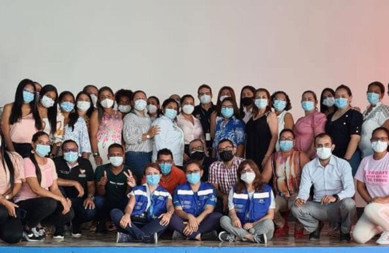 Grupo de personas que asistieron al taller