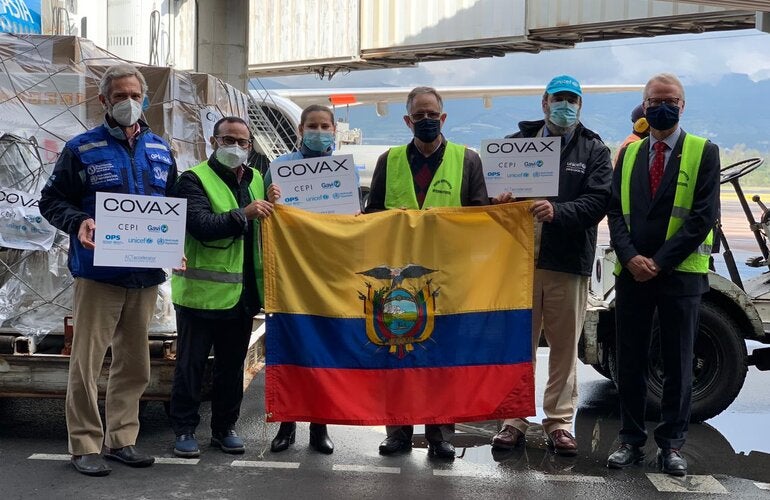 Ecuador recibe las primeras vacunas COVID-19 a través del Mecanismo COVAX