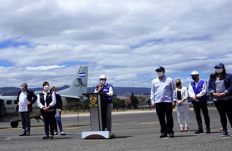 PWR_PRESIDENTEHND_COOPERACIONUE