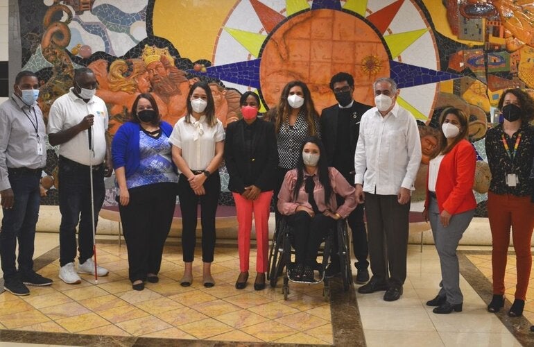 Foto de grupo de todos los participantes en el taller