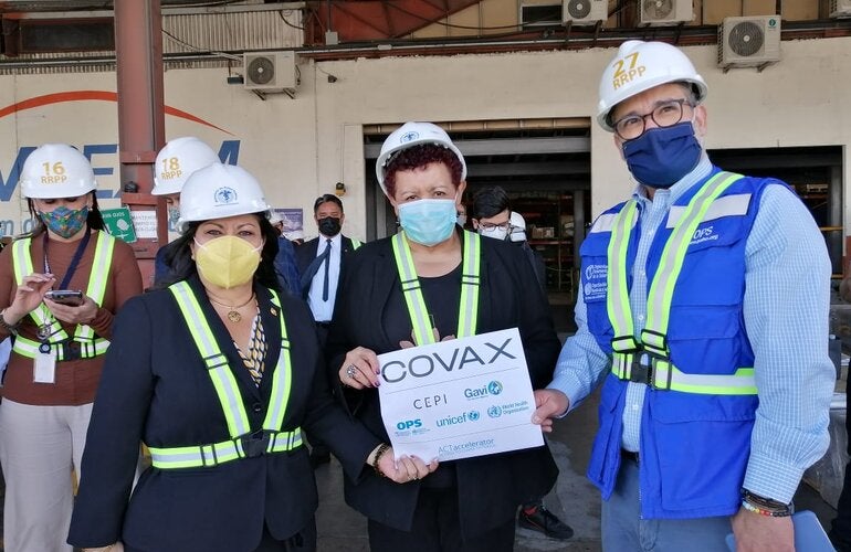 Llegan vacunas a Guatemala