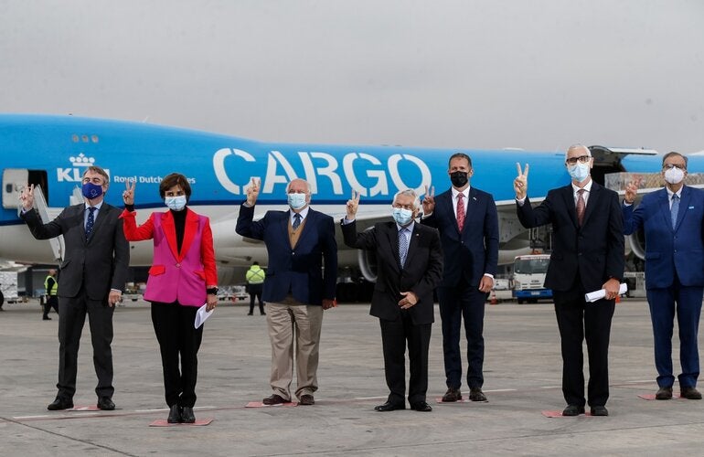 Chile recibe las primeras vacunas COVID-19 a través del Mecanismo COVAX