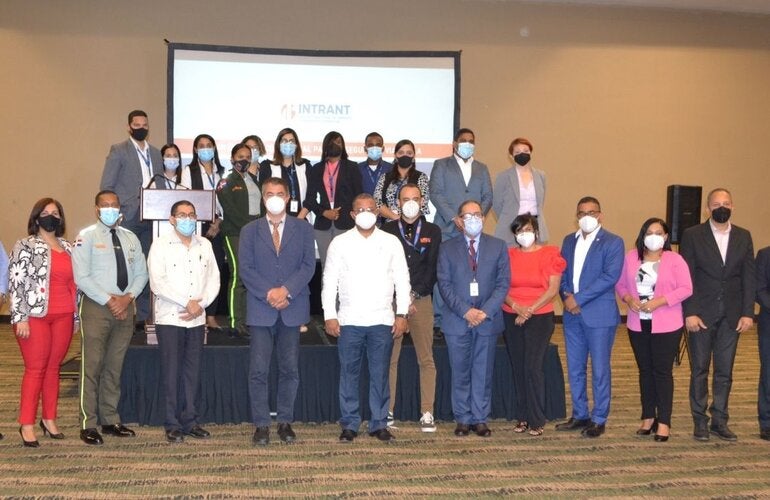 Los participantes de la actividad en una foto grupal