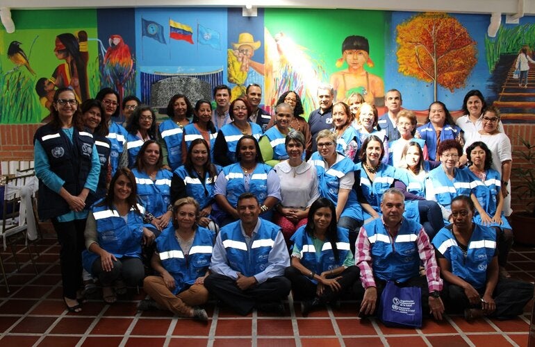 30 consultores nacionales