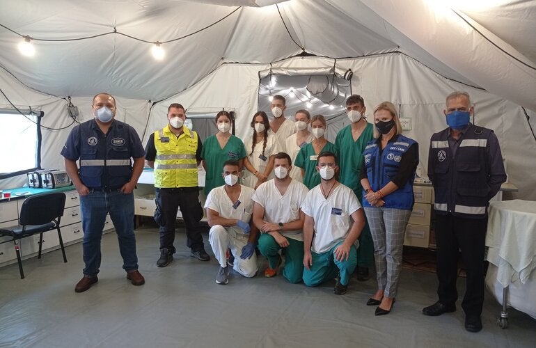 La Representante de OPS/OMS Costa Rica junto con autoridades de la CCSS y el equipo SAMU