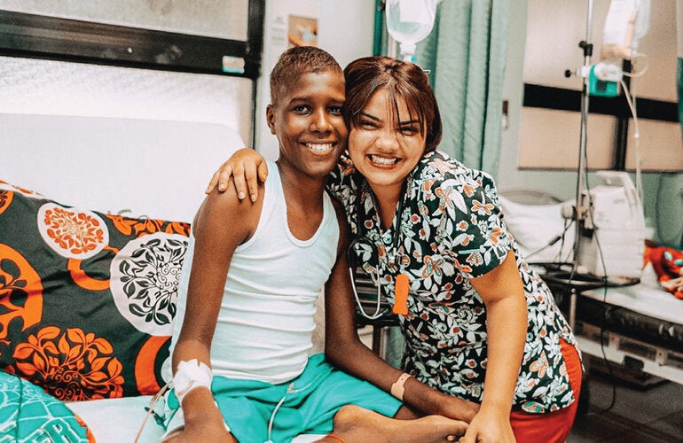 niños con cáncer y enfermera en la Republica Dominicana