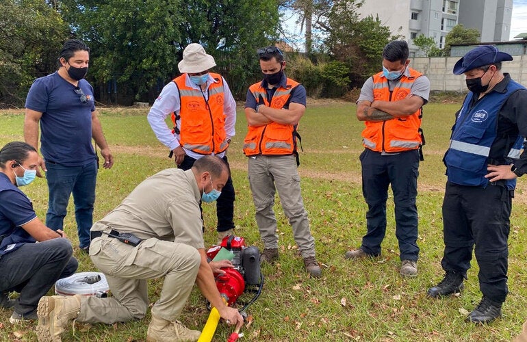 Participantes en el curso de sistemas de purificación de agua. Foto cortesía de CCSS