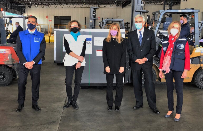 Argentina recibe 842.400 vacunas donadas por España a través del Mecanismo COVAX