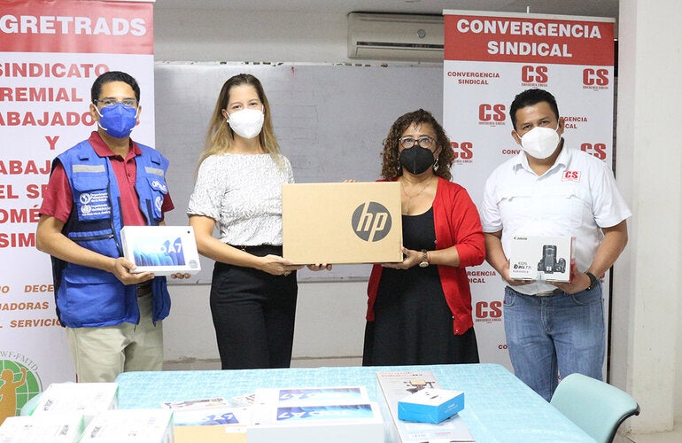 pan-donacion-equipo-tecnologico