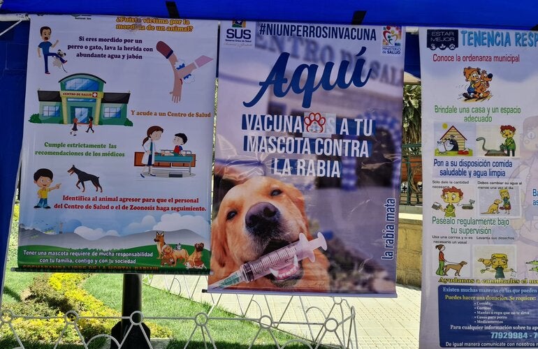 Poster Campaña vacunacion Rabia Canina Bolivia