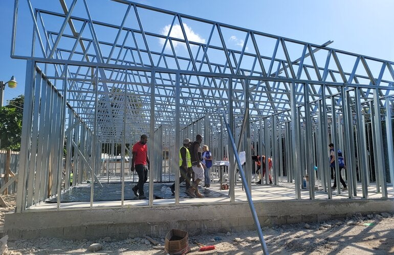 Service des urgences à HUP en construction