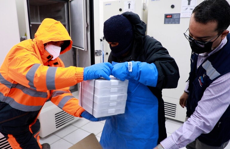 Nicaragua recibe 827,190 dosis de vacuna Pfizer, del gobierno de Francia