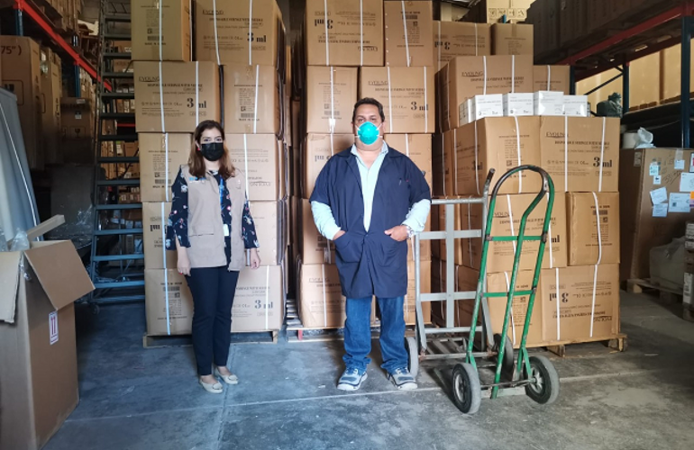 Donación de jeringas para vacunación COVID-19