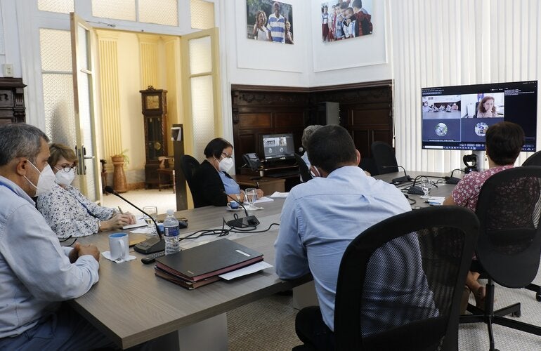 Intercambio entre equipos de OPS/OMS y UE