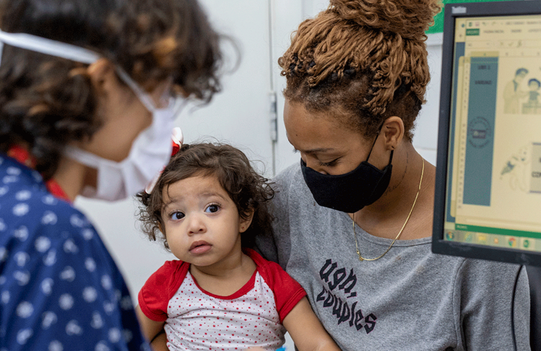 atendimento criança imunização