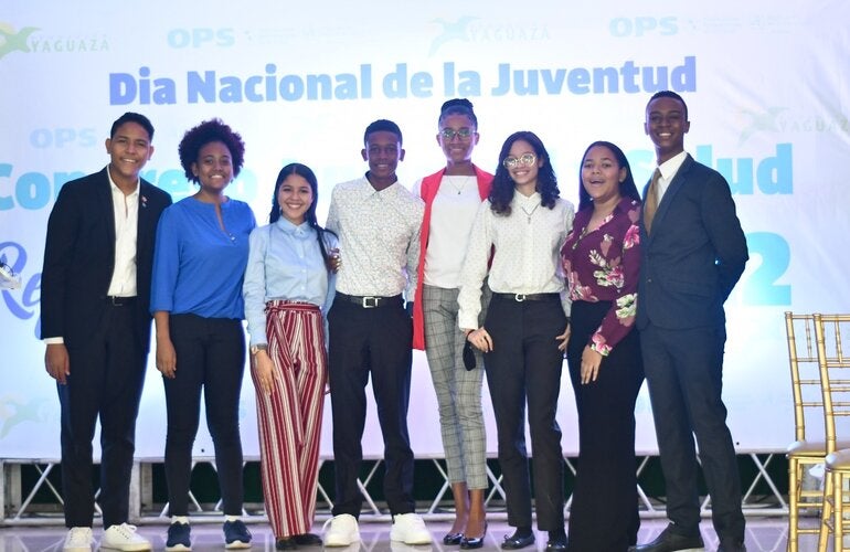 Jóvenes moderadores y participantes en  el congreso de salud para adolescentes.